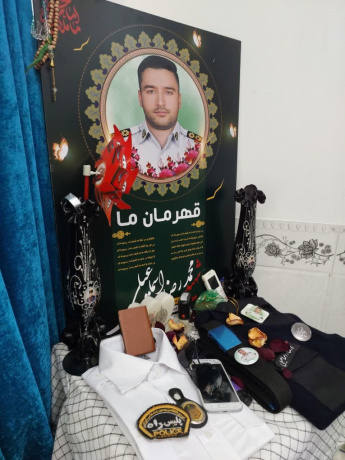 به مناسبت آغاز هفته نیروی انتظامی انجام شد: دیدار تمشیت امور  دانشگاه جامع علمی کاربردی استان اصفهان با خانواده شهید مدافع امنیت محمد رضا اسمعیلی